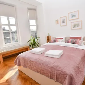 Sunny Corner Apartament